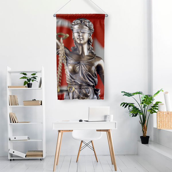 Adalet Heykeli ve Türk Bayrağı Tasarımlı Hukuk Ofisi Duvar Flaması 5315