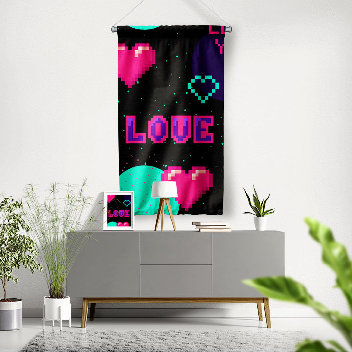 Retro Pixel Kalpli LOVE Temalı Duvar Flaması 4548