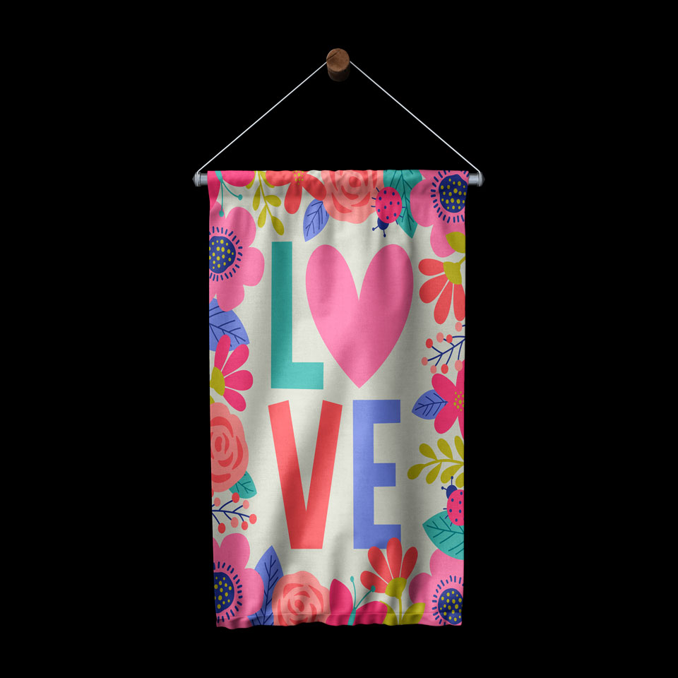 Çiçek Desenli LOVE Temalı Romantik Duvar Flaması 4554