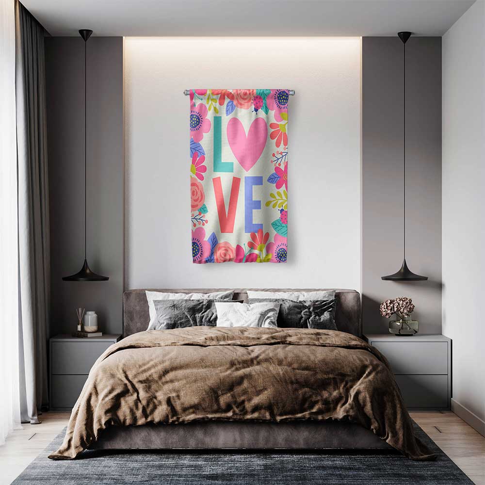 Çiçek Desenli LOVE Temalı Romantik Duvar Flaması 4554