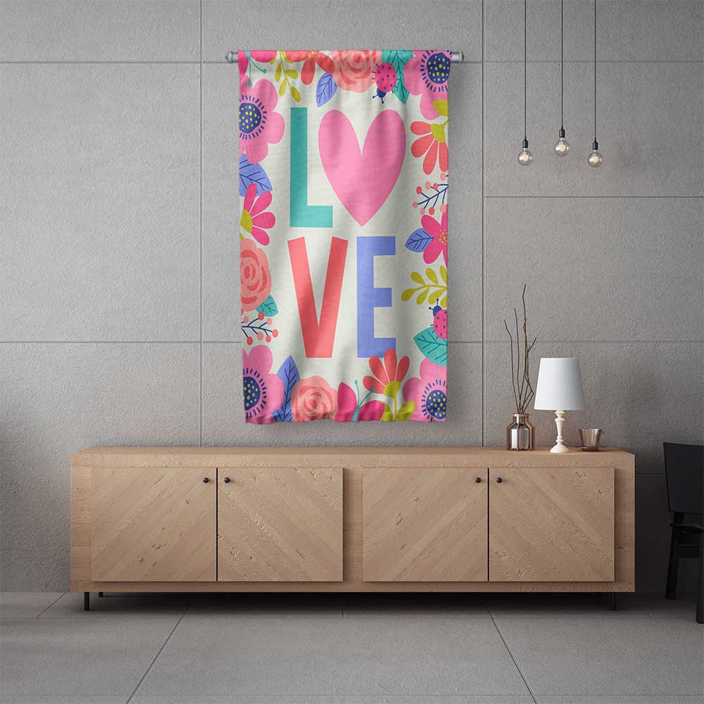 Çiçek Desenli LOVE Temalı Romantik Duvar Flaması 4554