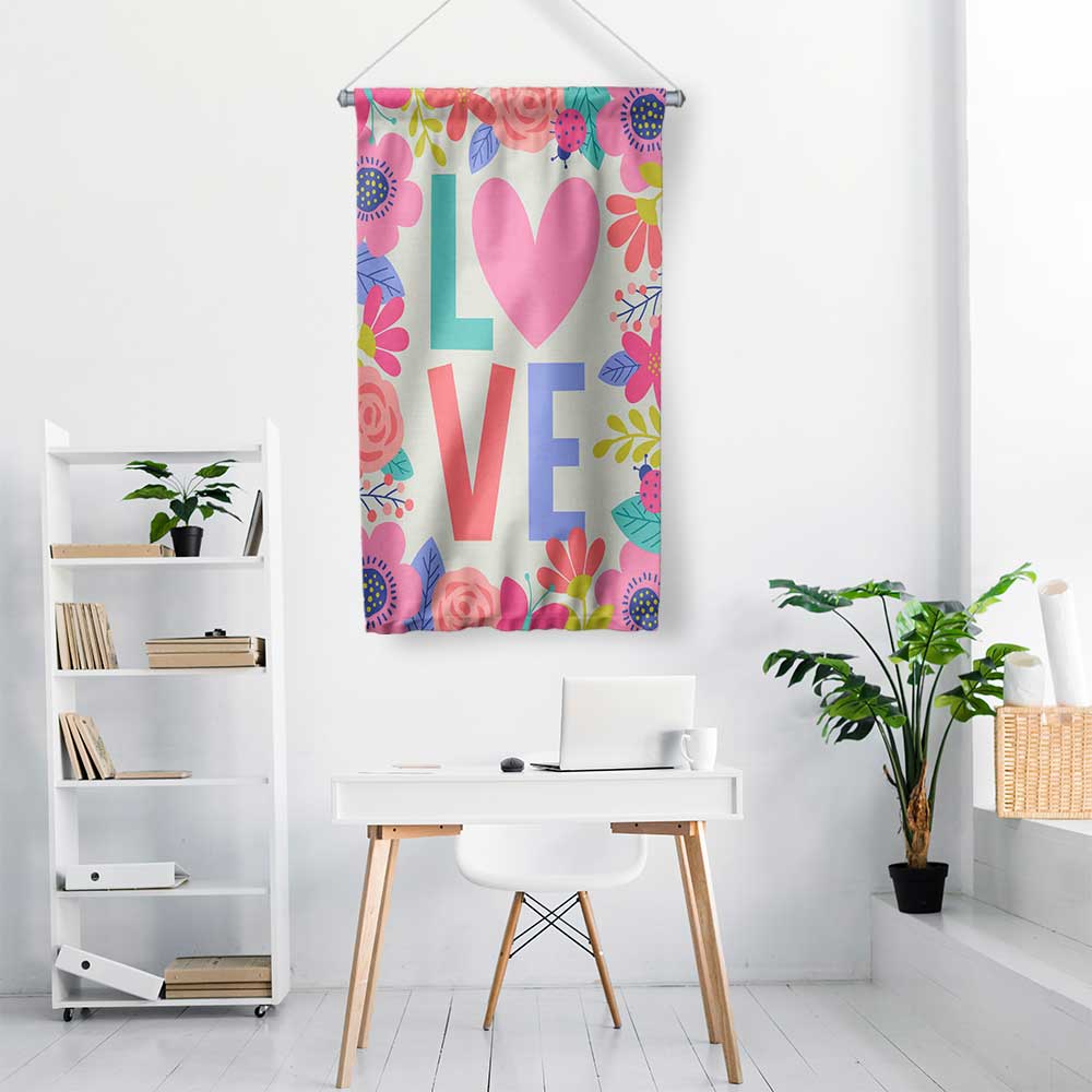 Çiçek Desenli LOVE Temalı Romantik Duvar Flaması 4554