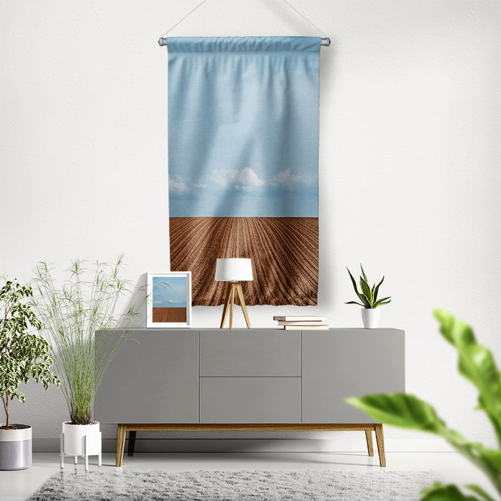 Toprak Tarla ve Mavi Gökyüzü Manzaralı Duvar Flaması 4767