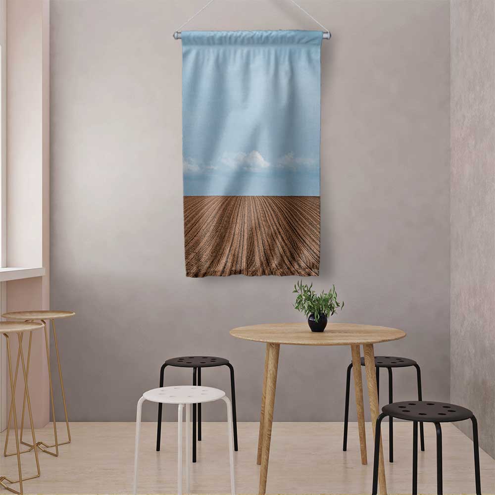 Toprak Tarla ve Mavi Gökyüzü Manzaralı Duvar Flaması 4767