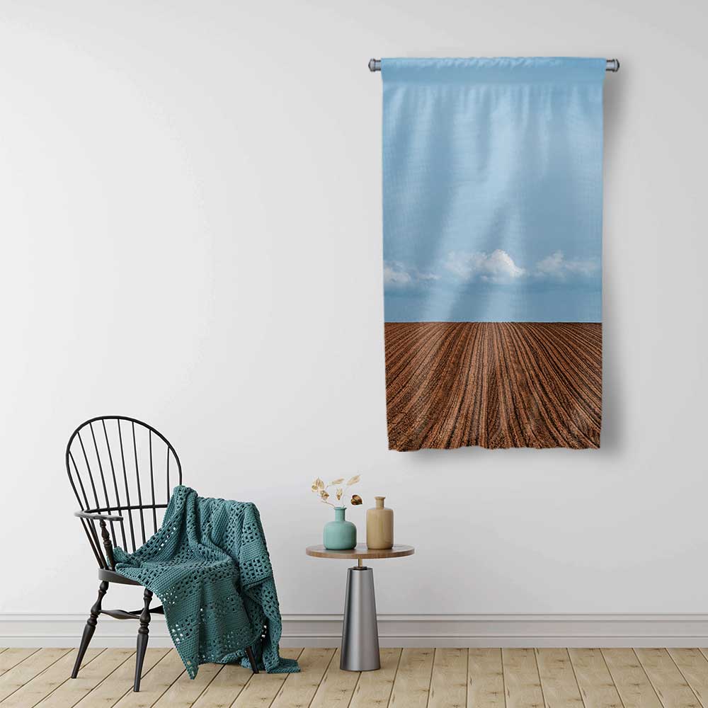 Toprak Tarla ve Mavi Gökyüzü Manzaralı Duvar Flaması 4767