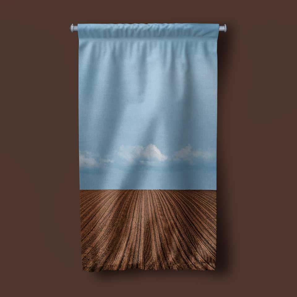 Toprak Tarla ve Mavi Gökyüzü Manzaralı Duvar Flaması 4767