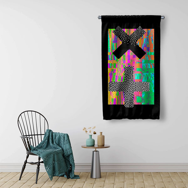 Glitch X ve Artı Sembolleri Dijital Sanat Duvar Flaması 4899