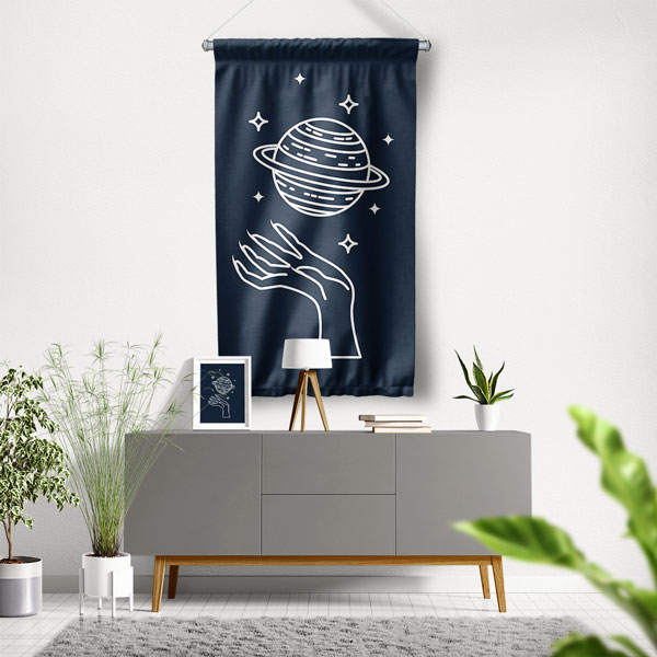 Minimal Gezegen ve El Figürlü Duvar Flaması 6298