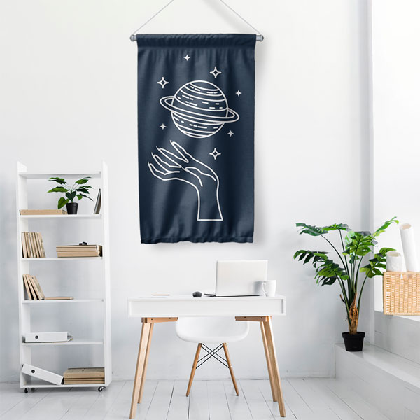 duvar-flamasi-6298-01 Minimal Gezegen ve El Figürlü Duvar Flaması 6298