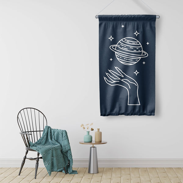 duvar-flamasi-6298-02 Minimal Gezegen ve El Figürlü Duvar Flaması 6298