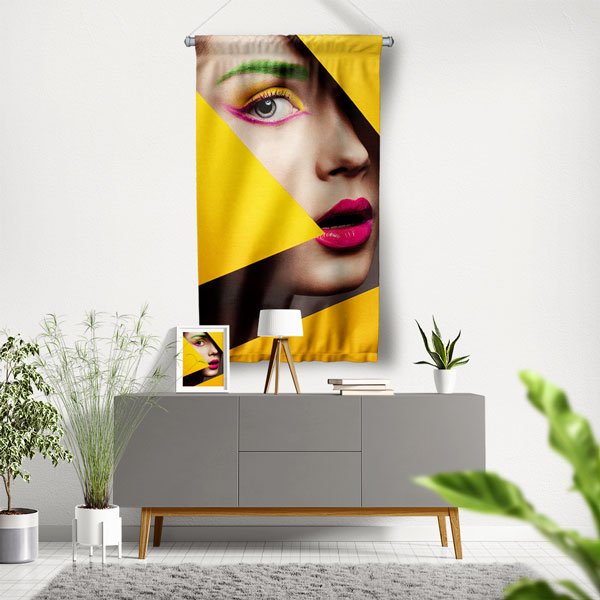duvar-flamasi-berber-5767-00 Sarı Siyah Geometrik Kadın Portre Tasarımlı Kuaför Duvar Flaması Kumaş Baskı 5767