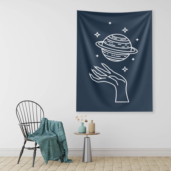 Gezegen ve El Figürlü Minimal Duvar Örtüsü – Modern Kozmik Duvar Dekoru 6277