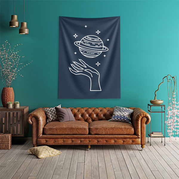 Gezegen ve El Figürlü Minimal Duvar Örtüsü – Modern Kozmik Duvar Dekoru 6277