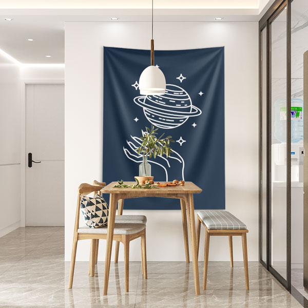 Gezegen ve El Figürlü Minimal Duvar Örtüsü – Modern Kozmik Duvar Dekoru 6277