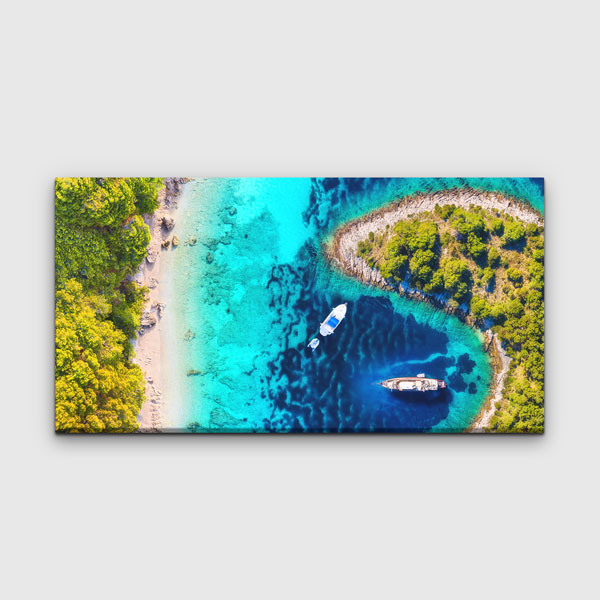 Turkuaz Koy ve Tekneler Üstten Görünüm Deniz Temalı Duvar Tablosu 4584