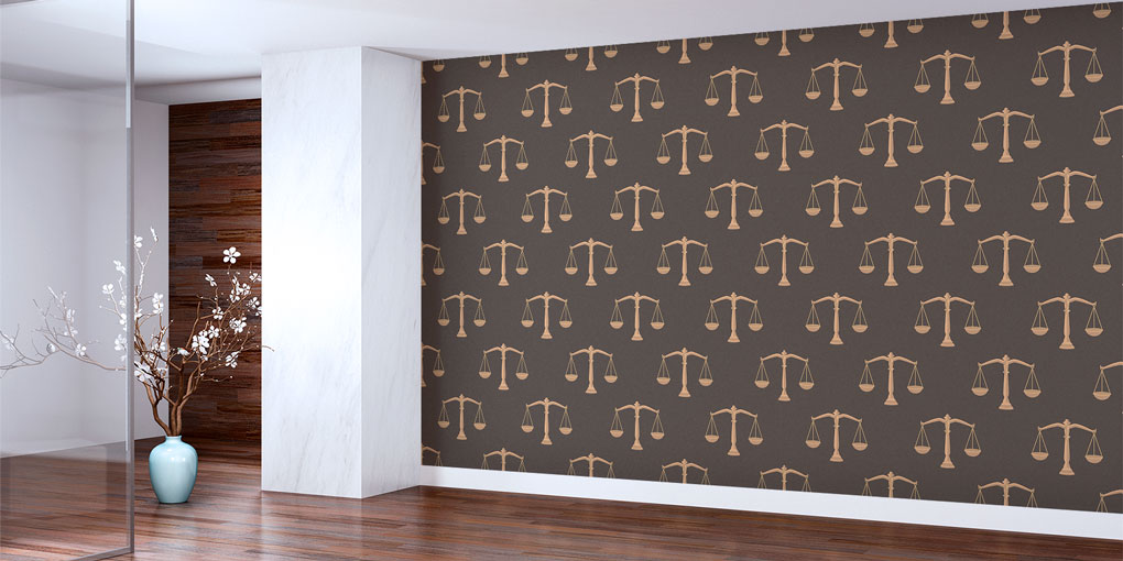 duvar-sanati-5294-01 Kahverengi Zemin Üzerinde Adalet Terazisi Desenli Hukuk Duvar Kağıdı 5294