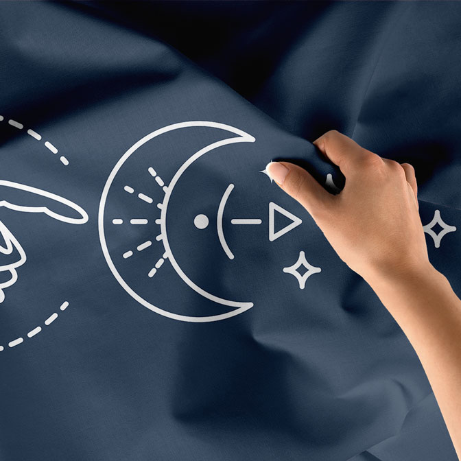 Minimal Ay ve El Figürlü Duvar Örtüsü – Modern Mistik Duvar Sanatı 6276