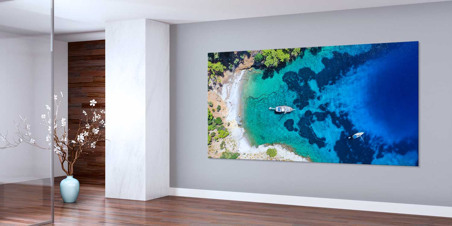 Havadan Görünümlü Berrak Koy ve Tekne Manzaralı Büyük Ebat Duvar Dekor Ürünü 11891