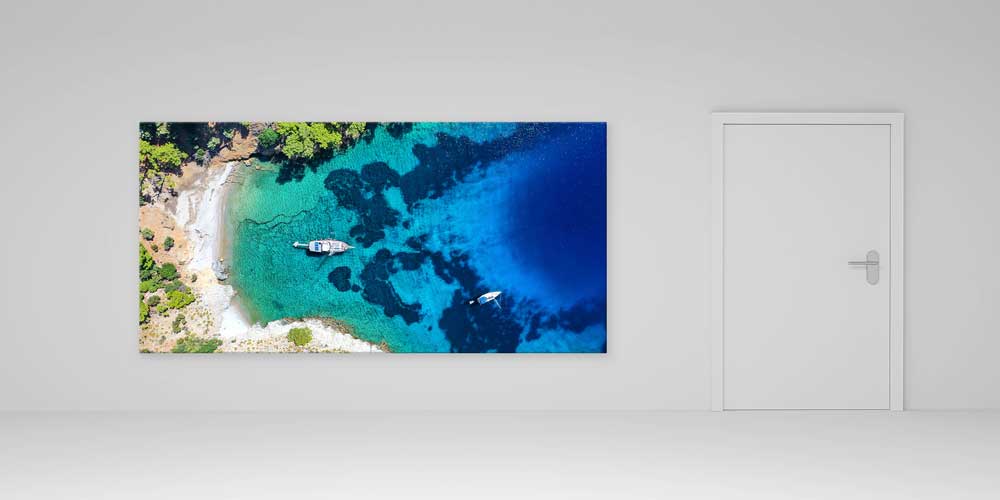 Havadan Görünümlü Berrak Koy ve Tekne Manzaralı Büyük Ebat Duvar Dekor Ürünü 11891