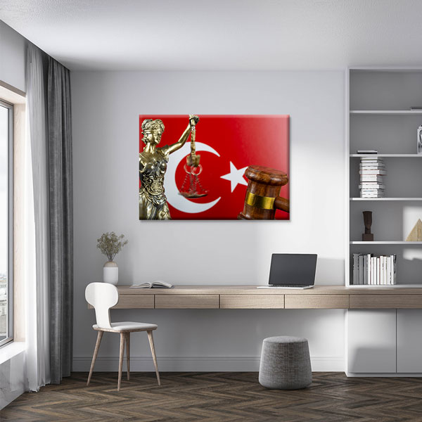 Türk Bayraklı Lady Justice ve Hakim Tokmağı Temalı Kanvas Tablo – 5259