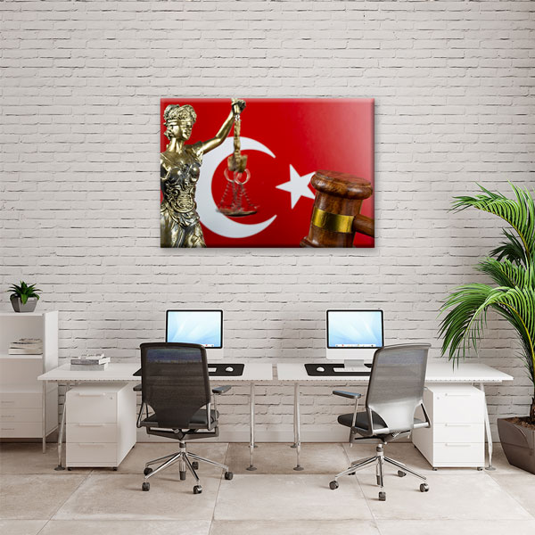 Türk Bayraklı Lady Justice ve Hakim Tokmağı Temalı Kanvas Tablo – 5259
