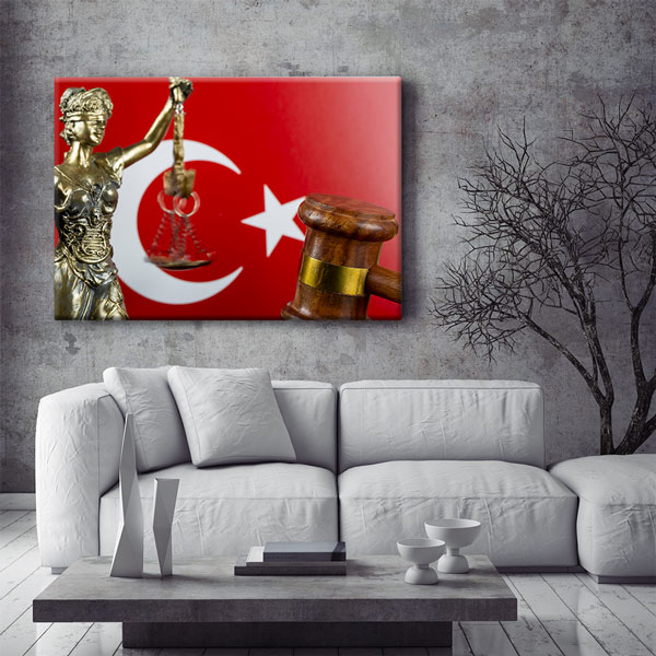 Türk Bayraklı Lady Justice ve Hakim Tokmağı Temalı Kanvas Tablo – 5259