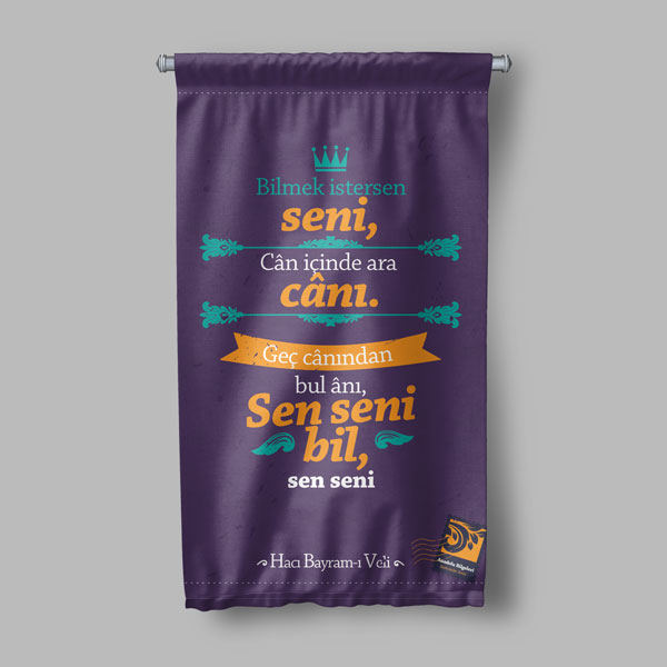 Hacı Bayram-ı Veli "Sen Seni Bil" Şiirli Duvar Flaması - Edebi Kumaş Baskı 8020