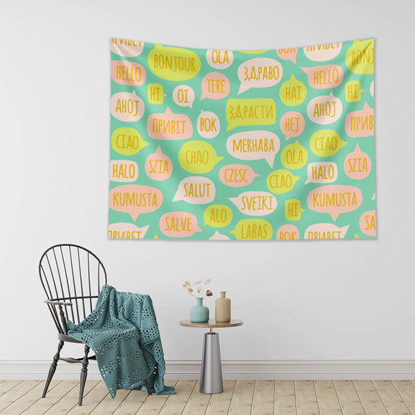 english-class-wall-tapestry-8255-01 Farklı Dillerde "Merhaba" Konuşma Balonları Duvar Örtüsü 8255