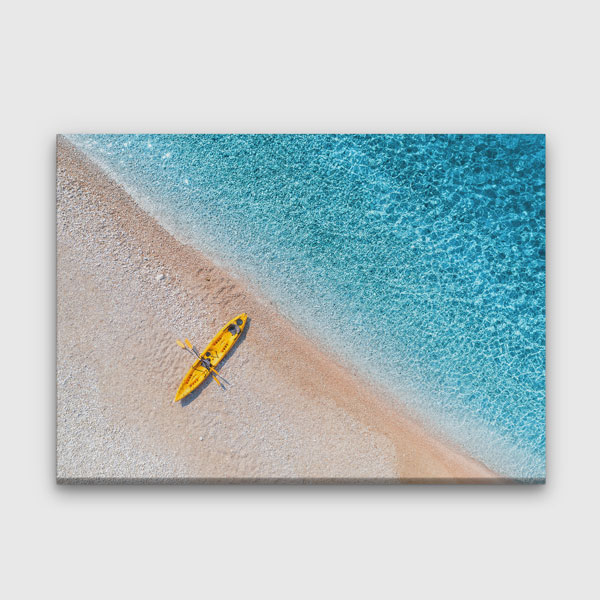 Turkuaz Sahilde Sarı Kano Üstten Görünüm Deniz Temalı Duvar Tablosu 4571