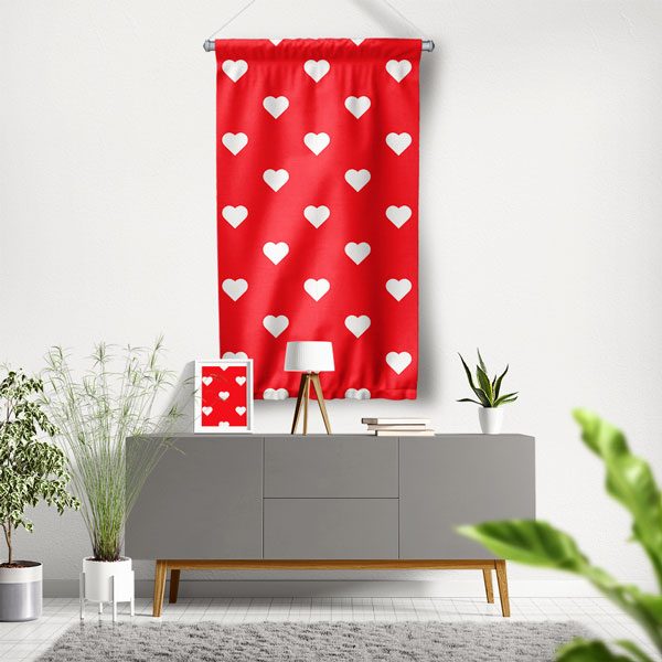 Kırmızı Zemin Beyaz Kalp Desenli Romantik Duvar Flaması 5199