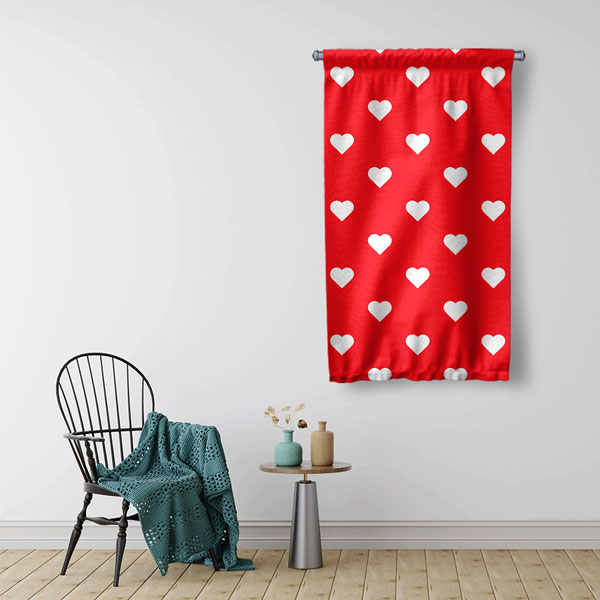 ev-dekorasyonu-5199-03 Kırmızı Zemin Beyaz Kalp Desenli Romantik Duvar Flaması 5199