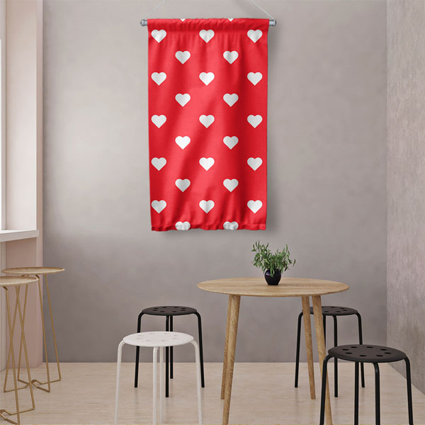 ev-dekorasyonu-5199-04 Kırmızı Zemin Beyaz Kalp Desenli Romantik Duvar Flaması 5199