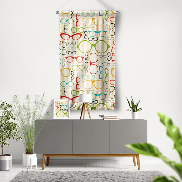 Renkli Gözlük Desenli Dekoratif Duvar Flaması 8206