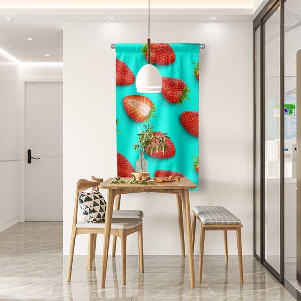Çilek Desenli Duvar Flaması Kumaş Baskı 12611