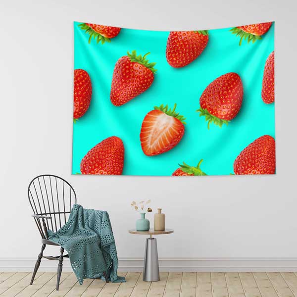 Turkuaz Zemin Üzerinde Çilek Desenli Duvar Örtüsü 12522