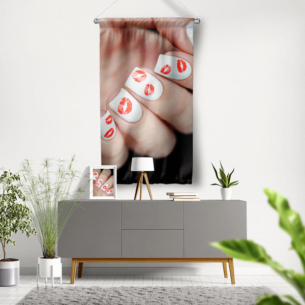 Kırmızı Dudak Desenli Nail Art Temalı Kuaför Duvar Flaması Kumaş Baskı 5764