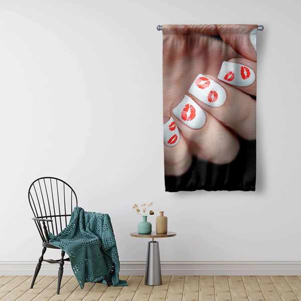 Kırmızı Dudak Desenli Nail Art Temalı Kuaför Duvar Flaması Kumaş Baskı 5764