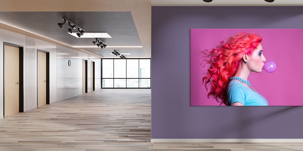 hair-dresser-wall-decor-7920-02 Pembe Arka Planlı Sakız Çiğneyen Kadın Portresi Duvar Dekoru 7920