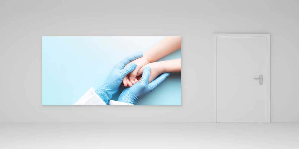 Doktor ve Çocuk Güven Temalı Hastane Dekor Posteri  12673