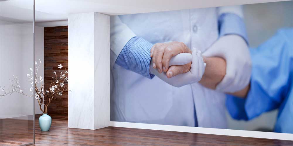 Hasta ve Doktor El Teması Temalı Duvar Giydirme 12650