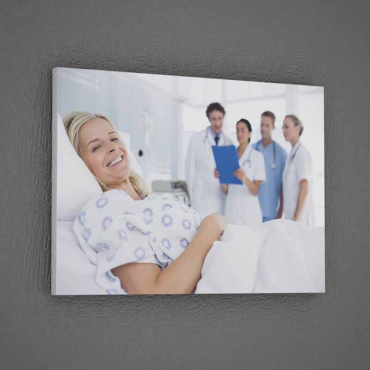 healthy-wall-decor-1902-01 Mutlu Hasta ve Sağlık Ekibi Duvar Tablosu – 1902