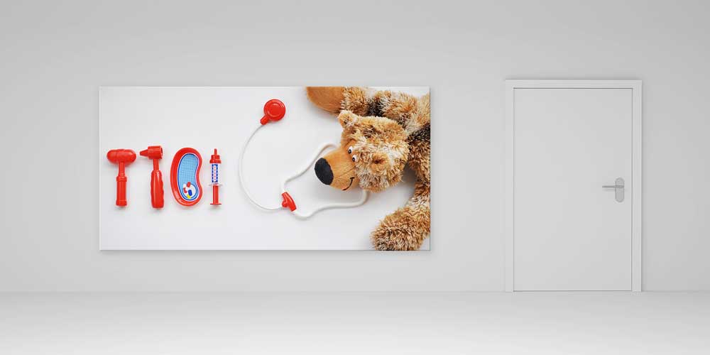 Oyuncak Tıbbi Aletler ve Ayıcık Temalı Çocuk Hastane Posteri  12676