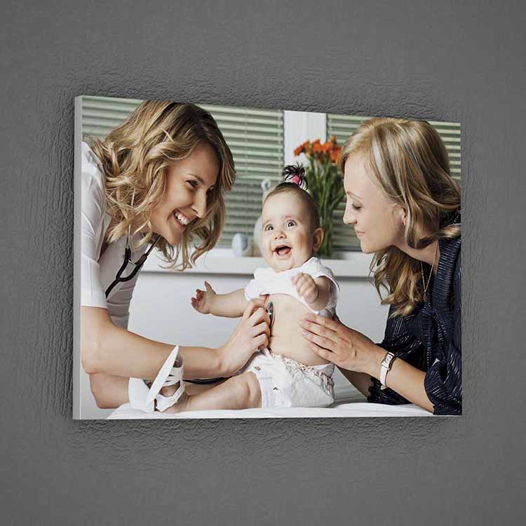 Bebek Muayenesi ve Doktor Güven Temalı Duvar Tablosu – 1891