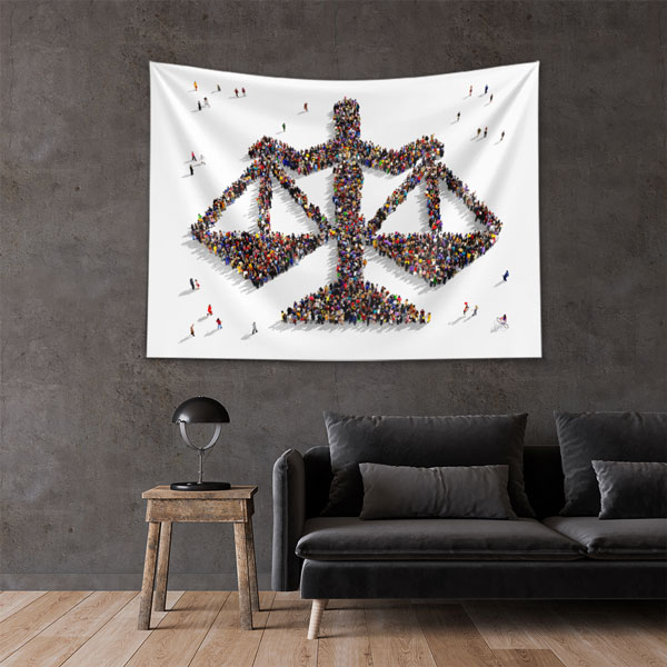 İnsan Figürleriyle Adalet Terazisi Duvar Örtüsü – Hukuk Büroları için Kumaş Baskı 5299