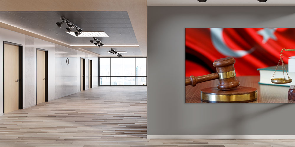 Türk Bayraklı Adalet Terazisi ve Hakim Tokmağı Temalı Büyük Ebat Duvar Dekoru 7875