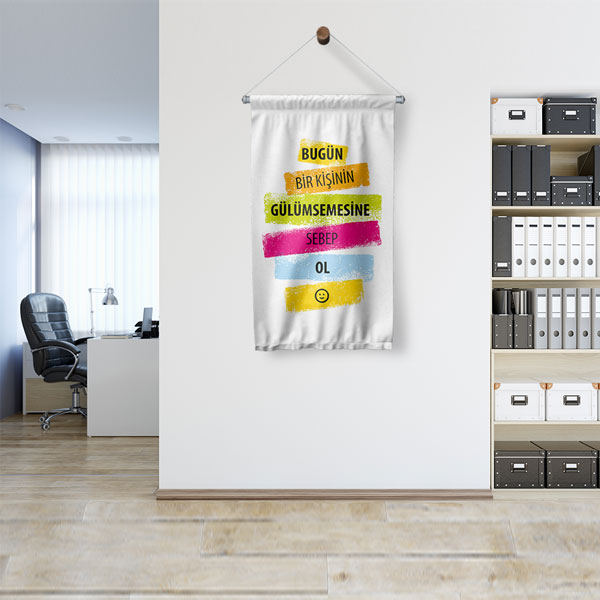 Bugün Bir Kişinin Gülümsemesine Sebep Ol Yazılı Motivasyon Duvar Flaması 7720