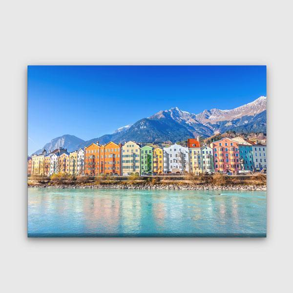 Renkli Sahil Evleri ve Alpler Manzarası Duvar Tablosu 13404