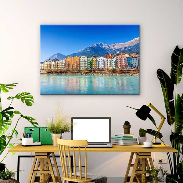 Renkli Sahil Evleri ve Alpler Manzarası Duvar Tablosu 13404