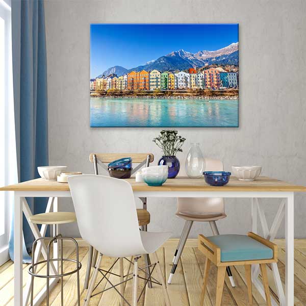 Renkli Sahil Evleri ve Alpler Manzarası Duvar Tablosu 13404