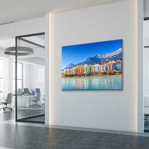 Renkli Sahil Evleri ve Alpler Manzarası Duvar Tablosu 13404